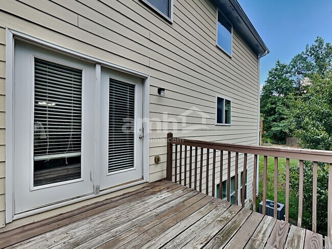 Building Photo - 889 Bramble Way