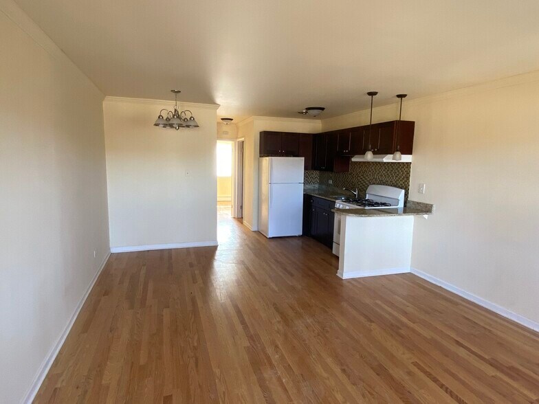 Building Photo - 8506 Waukegan Rd