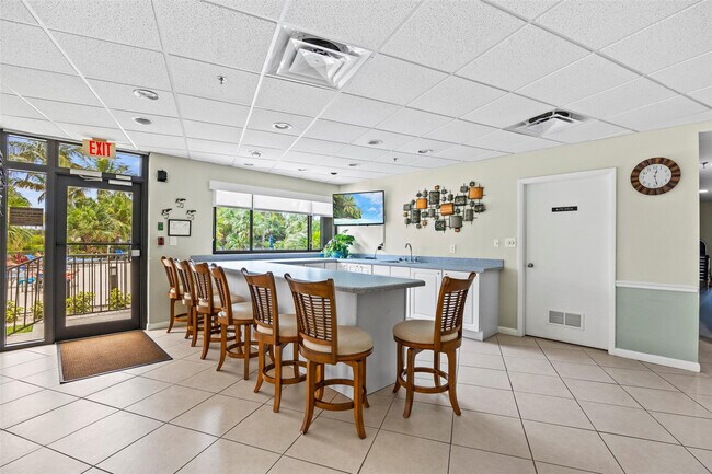 Building Photo - 801 S Ocean Dr