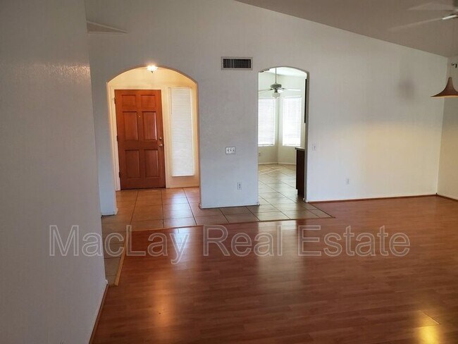 Building Photo - 510 W Sereno Dr