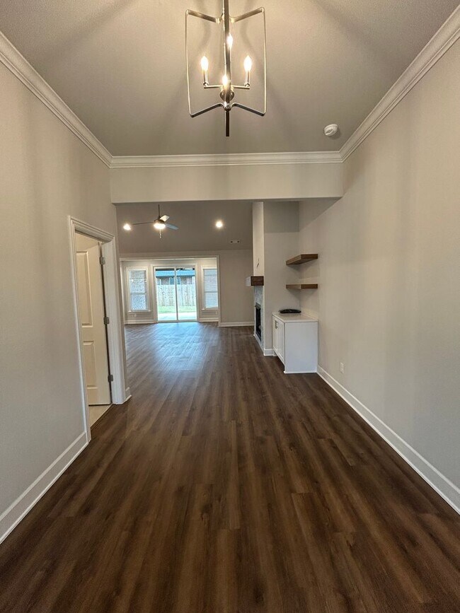 Building Photo - Beautiful Modern Home in Pea Ridge!