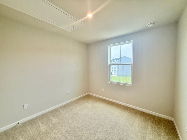 Building Photo - Newly Built 3BD, 2.5BA Wendell Townhome in an HOA Community with Amenities
