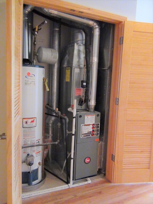 Building Photo - 1008 S Loomis St