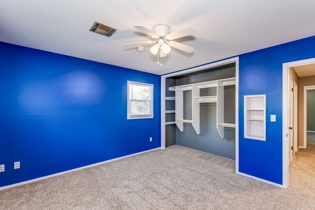 Building Photo - 873 E Greenway Ct