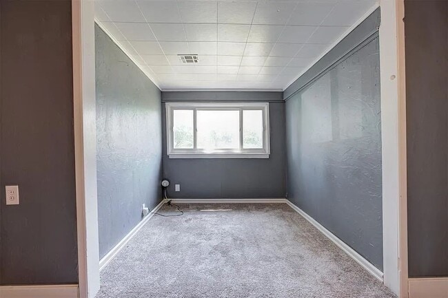 Building Photo - 4001 Meadowview Dr