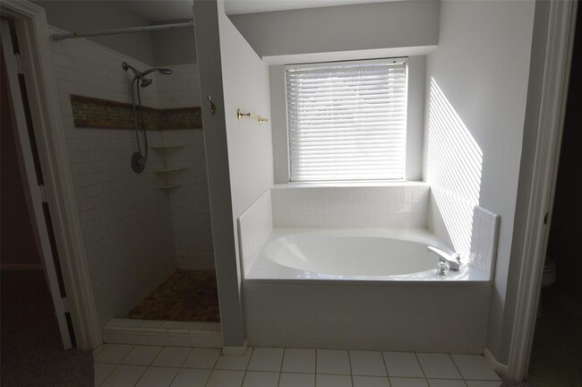 Building Photo - 11322 Rocky Mill Dr