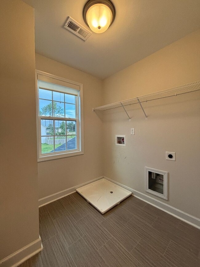 Building Photo - Rental - LIKE NEW!!!!  Absolutely Beautifu...