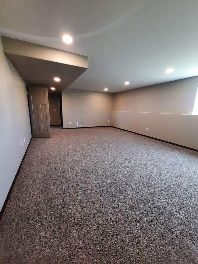 Building Photo - 4 BED | 3 BATH | SINGLE-FAMILY | DOUBLE GA...