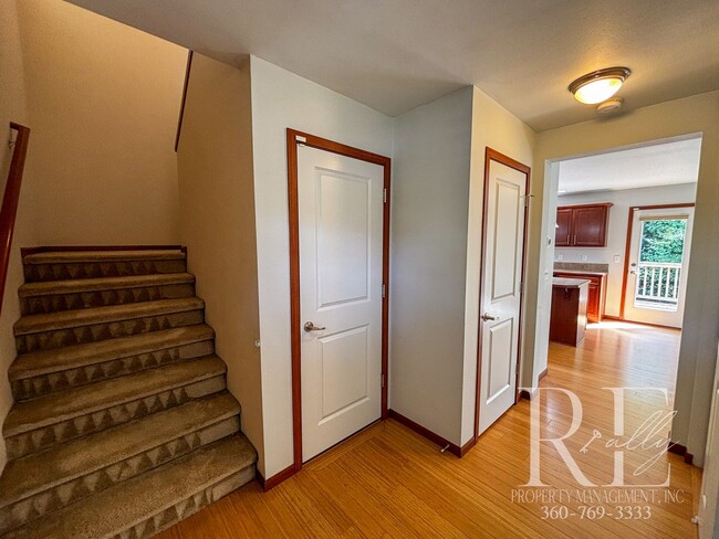 Building Photo - Spacious 3-Bedroom Home in Desirable Manet...