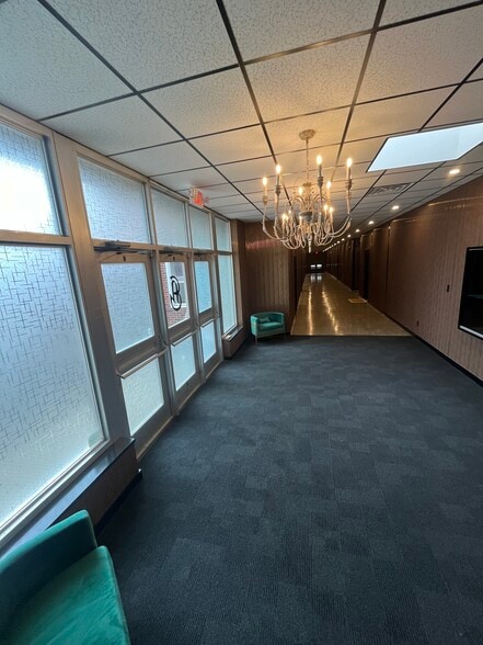 Building Photo - 64 Sand Creek Rd