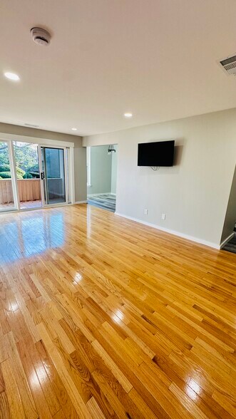 Building Photo - 50 Shrewsbury Green Dr