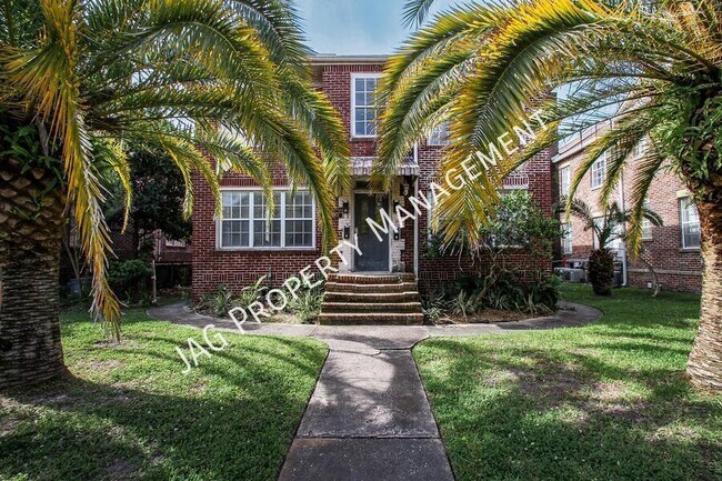 Building Photo - 2892 College St