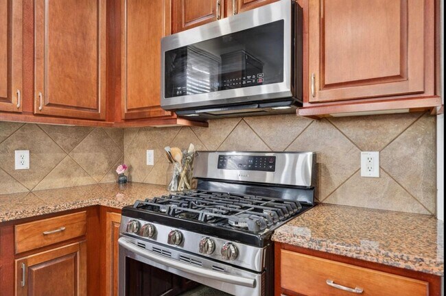 Building Photo - 15226 Olmstead Park Dr