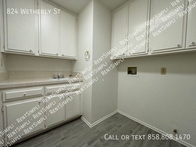 Building Photo - 824 Wetherly St