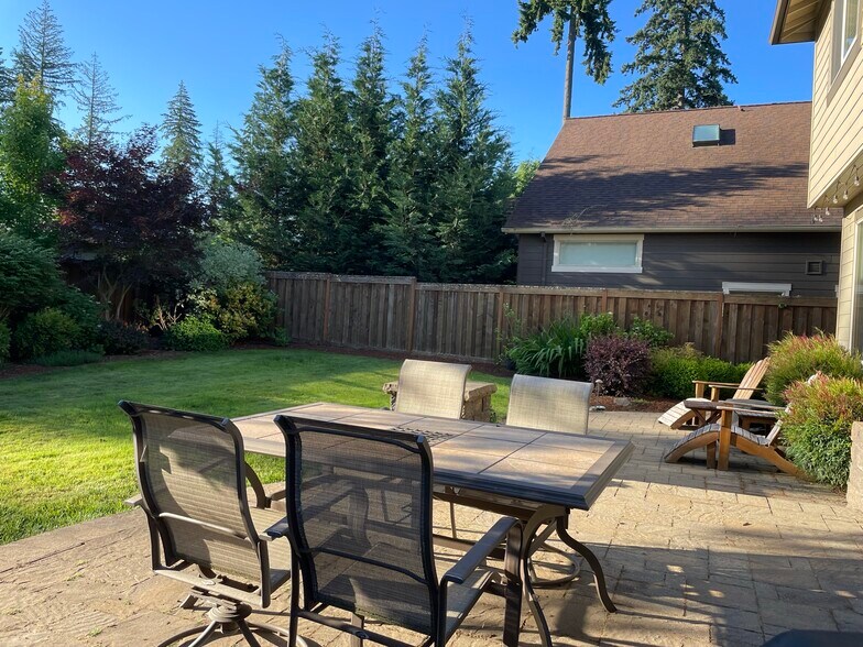 Building Photo - 12884 SW Sevilla Ave