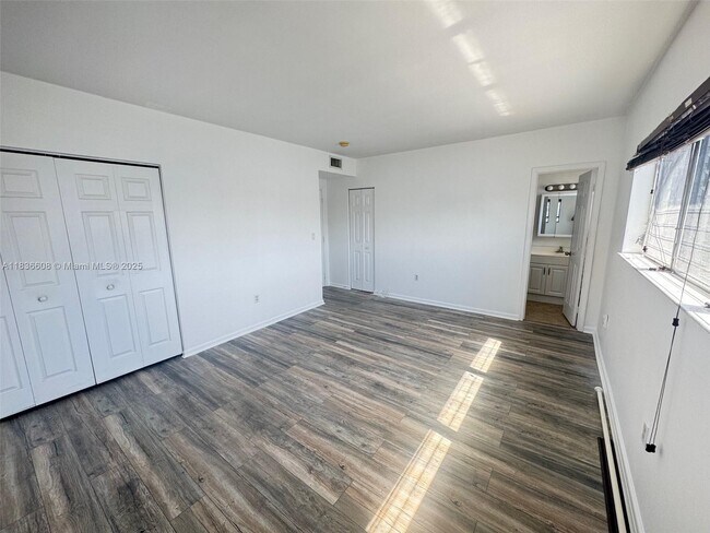 Building Photo - 462 Golden Isles Dr