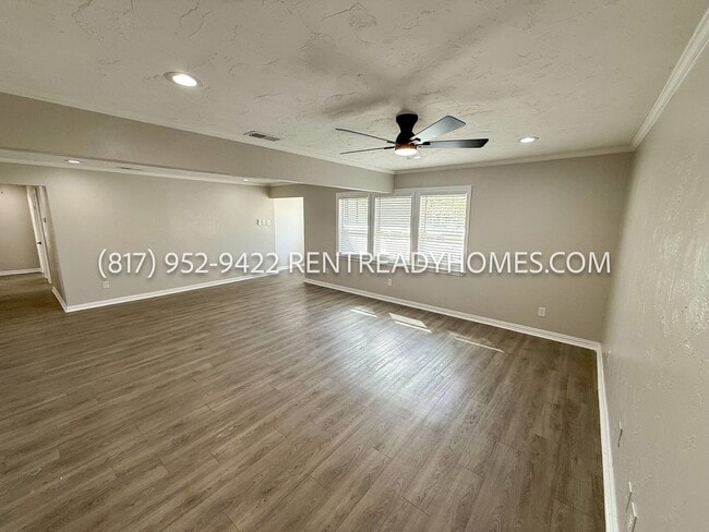 Building Photo - 913 Harrison Dr