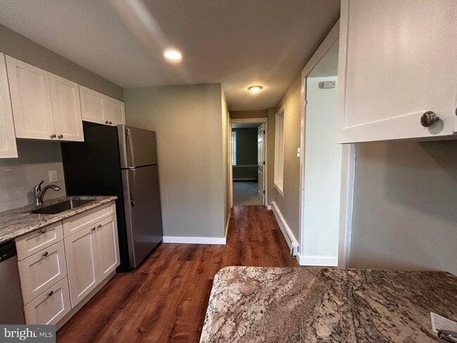 Building Photo - 1239 Salford St