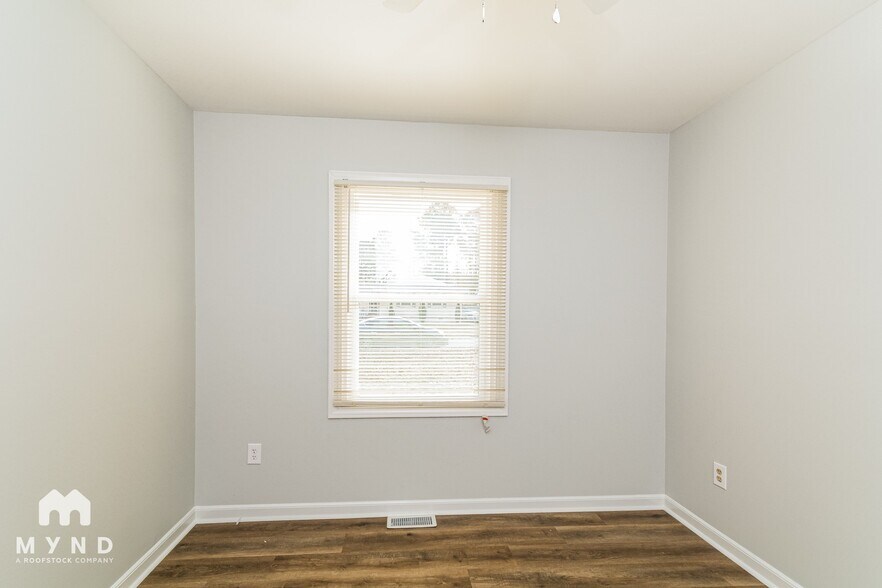 Building Photo - 2824 Sourwood St