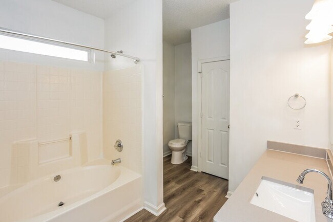 Building Photo - 11878 Meadhaven Dr