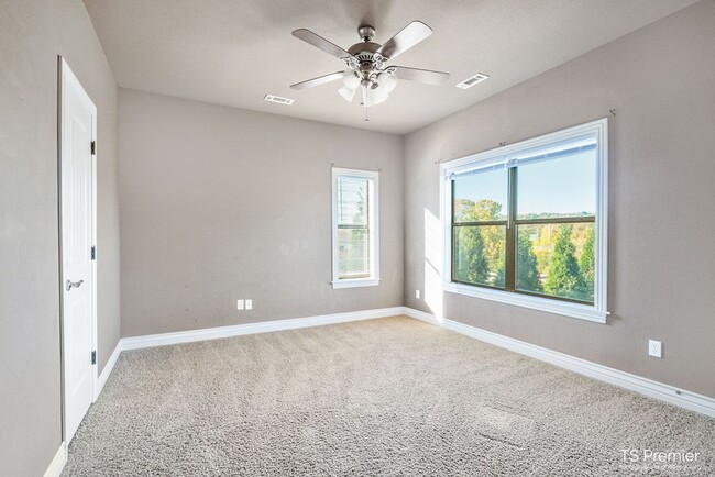 Building Photo - 2 Bedroom Duplex in East Fayetteville