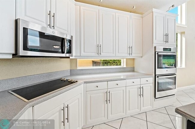 Building Photo - 11515 NW 75th Manor
