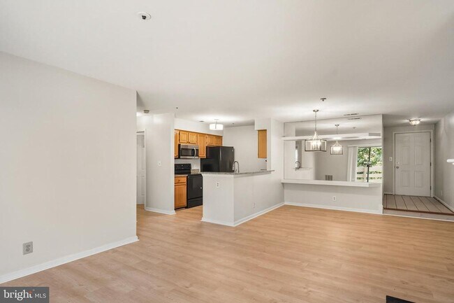 Building Photo - 240 S Reynolds St