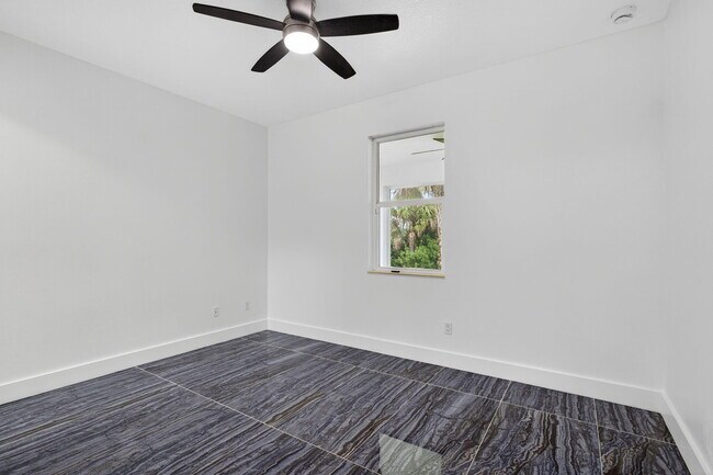 Building Photo - 16215 83rd Pl N