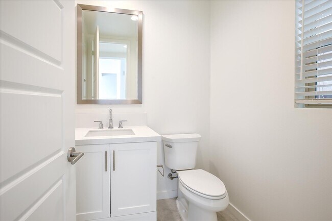 Building Photo - 28 Hideaway Loop