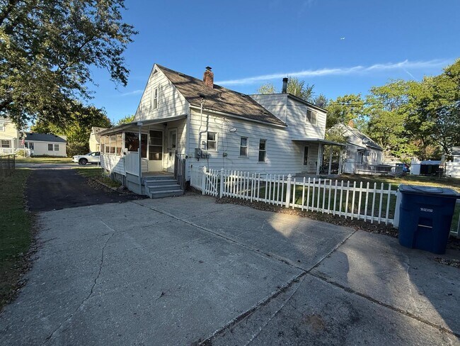 Building Photo - 35269 Sheridan St