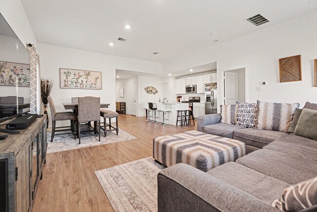 Building Photo - 9502 Brookside Point Dr