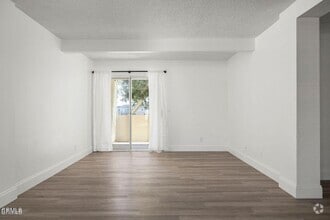 Building Photo - 255 S Ventura Rd