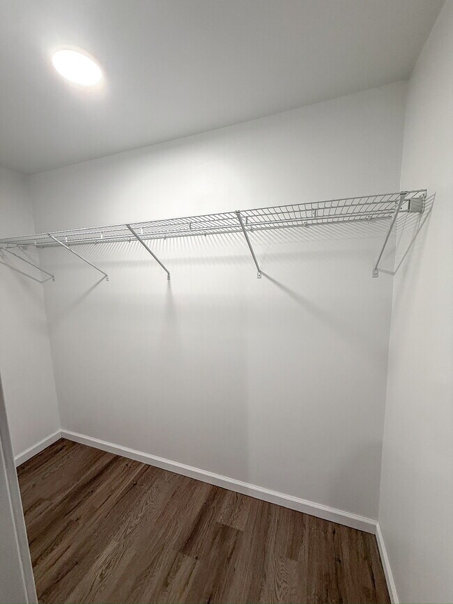 Building Photo - 613 Oakland Ave