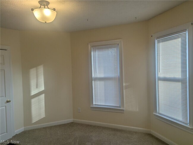 Building Photo - 11750 Peckham Ave