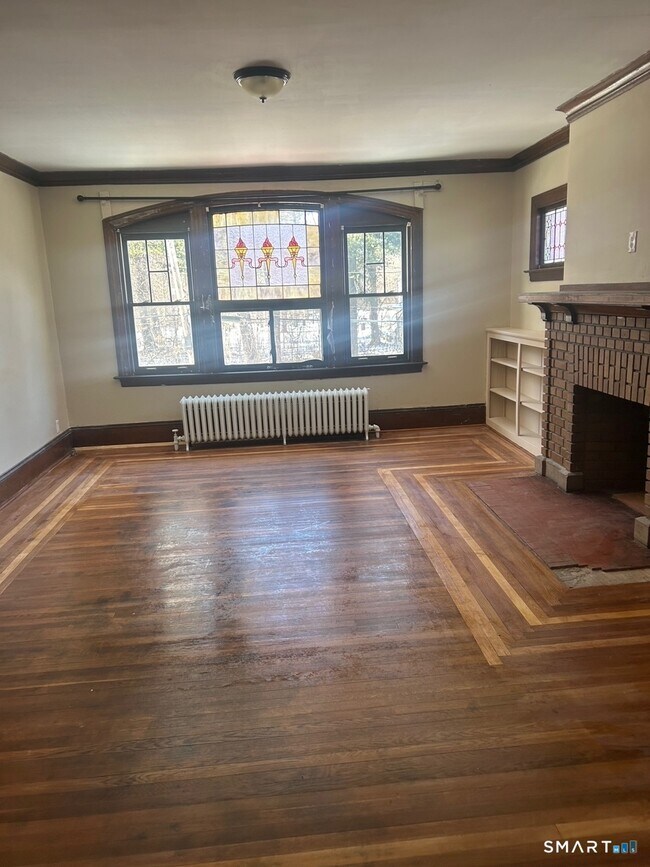 Building Photo - 304 Edgewood St