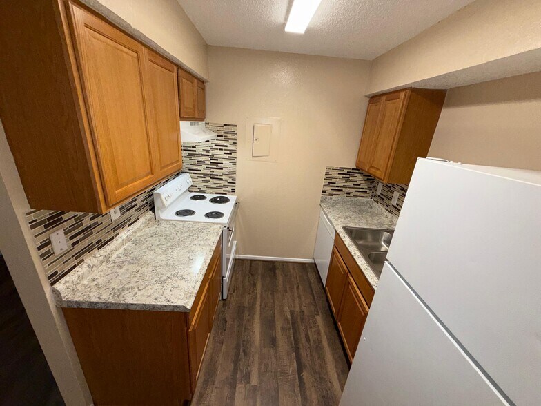 Building Photo - 3240 Bonnie Dr