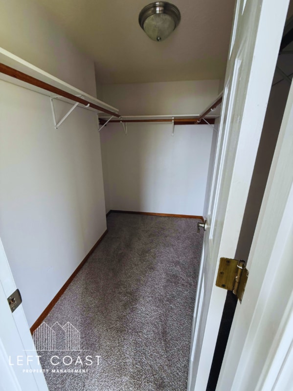 Building Photo - 6215 NE Oar Dr