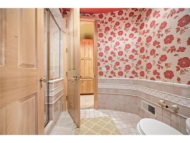 Building Photo - 1560 Bluff Creek Dr