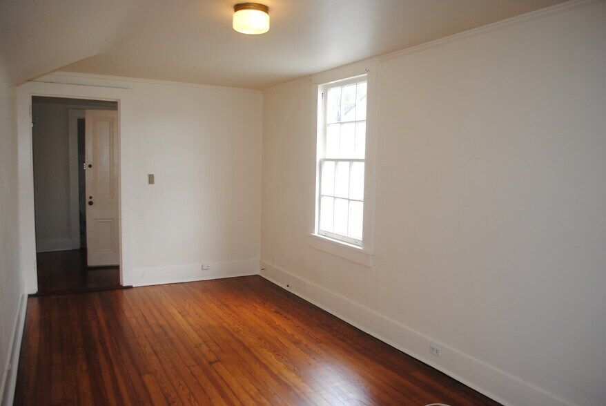 Building Photo - 1618 3rd St