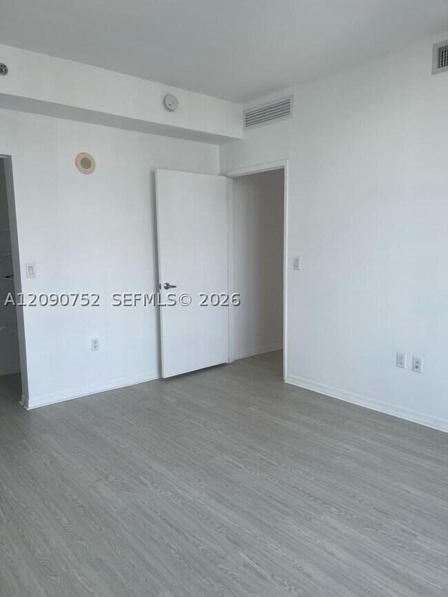 Building Photo - 951 Brickell Ave