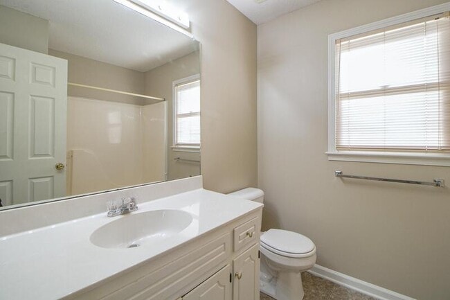 Building Photo - 3417 E Henderson Way