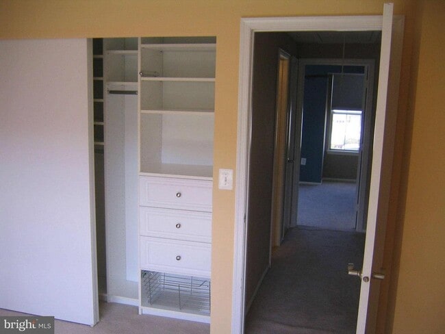 Building Photo - 8444 Georgian Ct