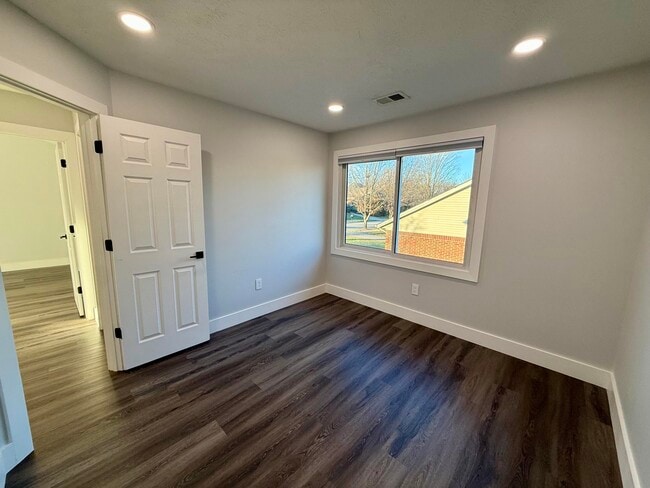 Building Photo - 2613 Ashbrooke Dr