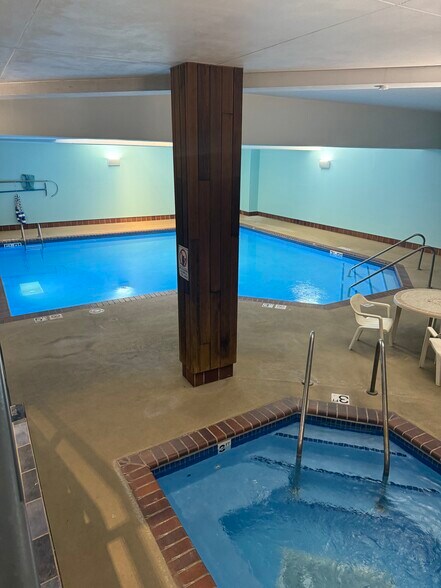 Building Photo - 1633 N Prospect Ave