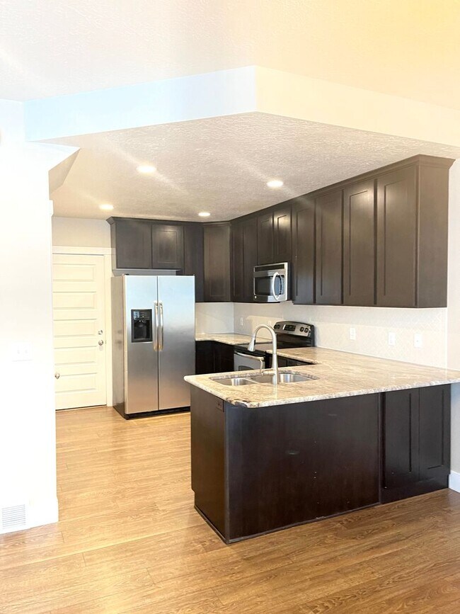 Building Photo - Beautiful townhome near Thanksgiving Point for rent
