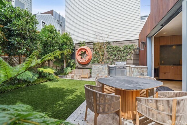 Building Photo - 7 Seymour St