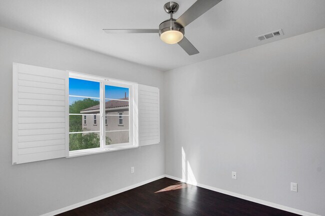 Building Photo - 607 Calle Vibrante