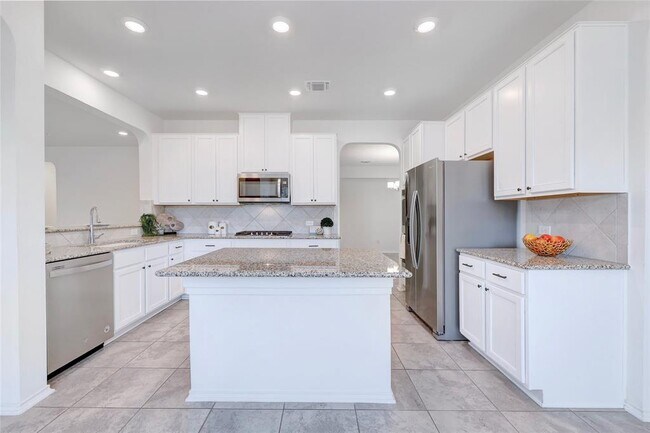 Building Photo - 1929 Stinnett Dr