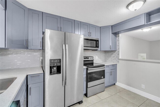 Building Photo - 4760 Lucerne Lakes Blvd W