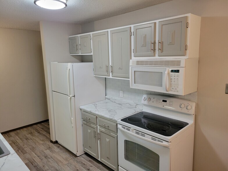 Building Photo - 3917 Heritage Hills Dr